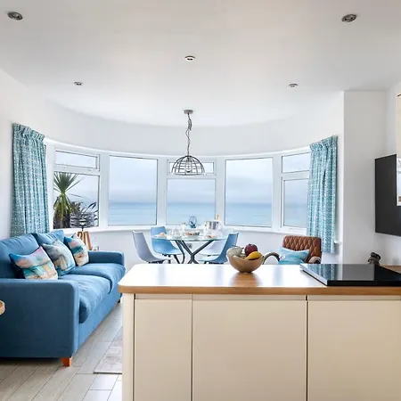 Otel Carbis Bay And 4*