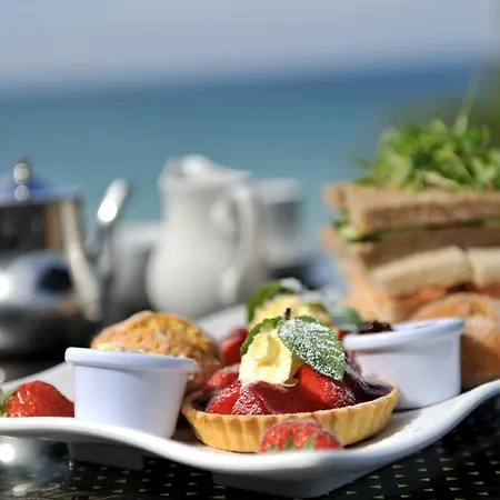 Otel Carbis Bay And 4*